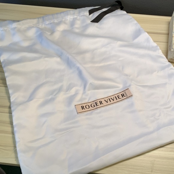 Roger Vivier Paris Black Satin Limelight Buckle Embellished Platform Pumps - Picture 13 of 13